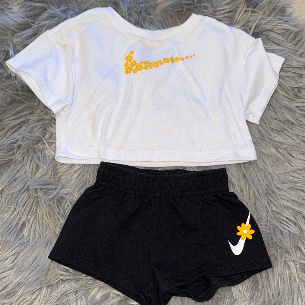 Nike White and Black Floral Active Set
